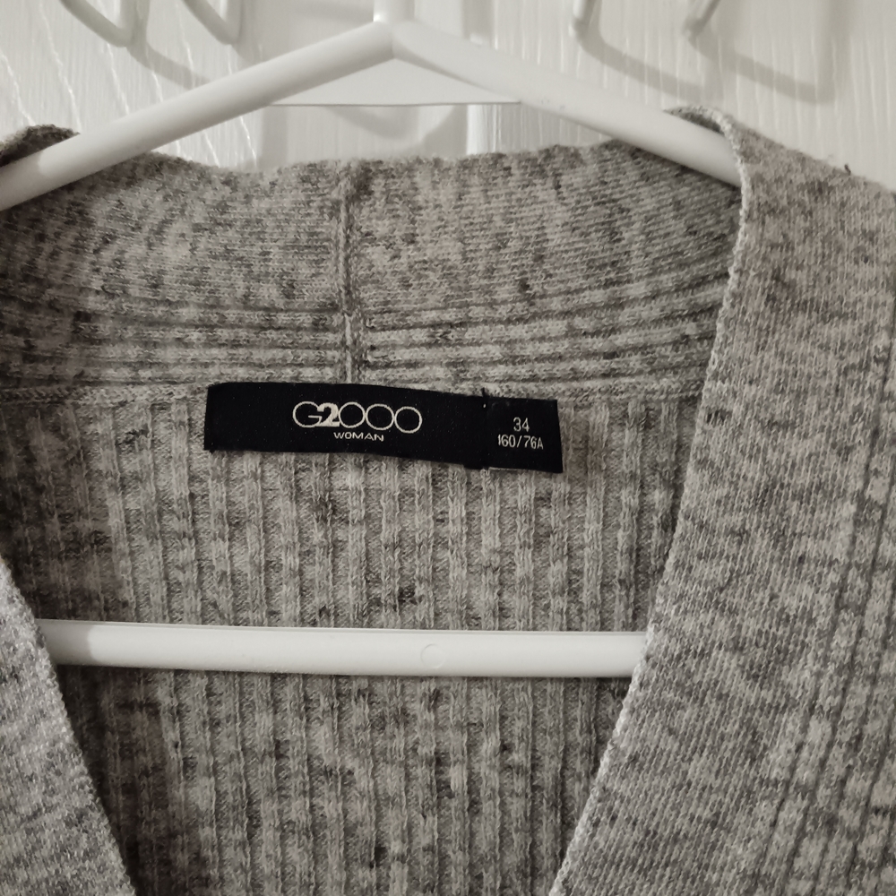 Gray V-Neck Ribbed Sweater - Picture 2 of 3